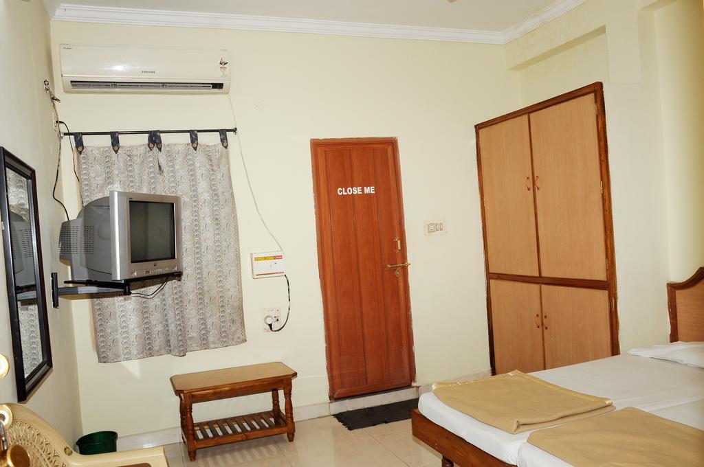 Hotel Agarala Residency Tirupati Quarto foto