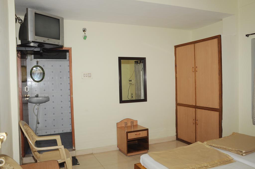 Hotel Agarala Residency Tirupati Quarto foto